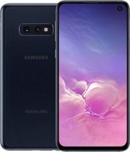 Best Unlocked Smartphone Under $150 : Samsung Galaxy S10e unlocked smartphone with compact design